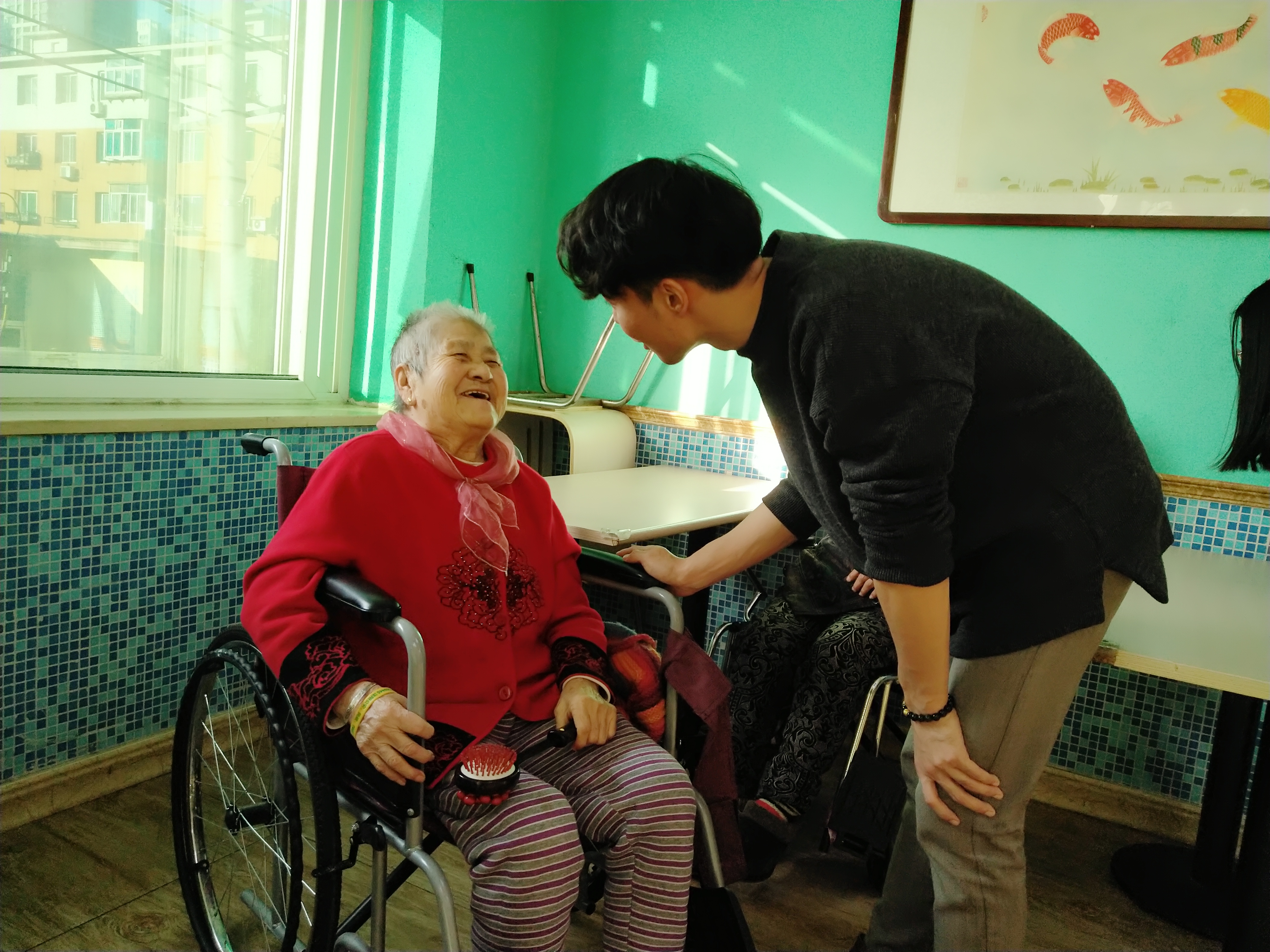 外国语学院2017级研究生党支部服务敬老院2.jpg